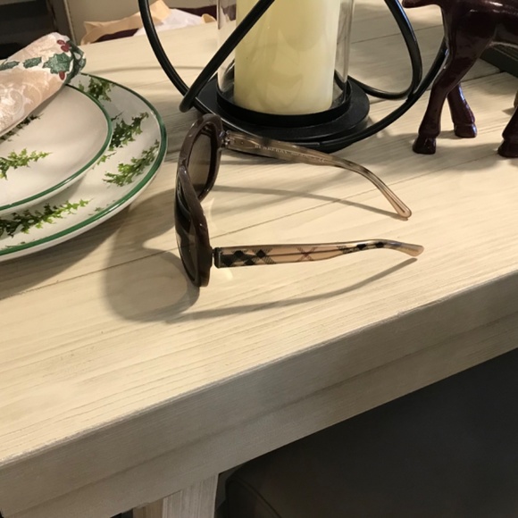 AUTHENTIC BURBERRY 4093 BROWN HAZELNUT UNISEX SUNGLASSES MADE IN ITALY - Picture 2 of 3